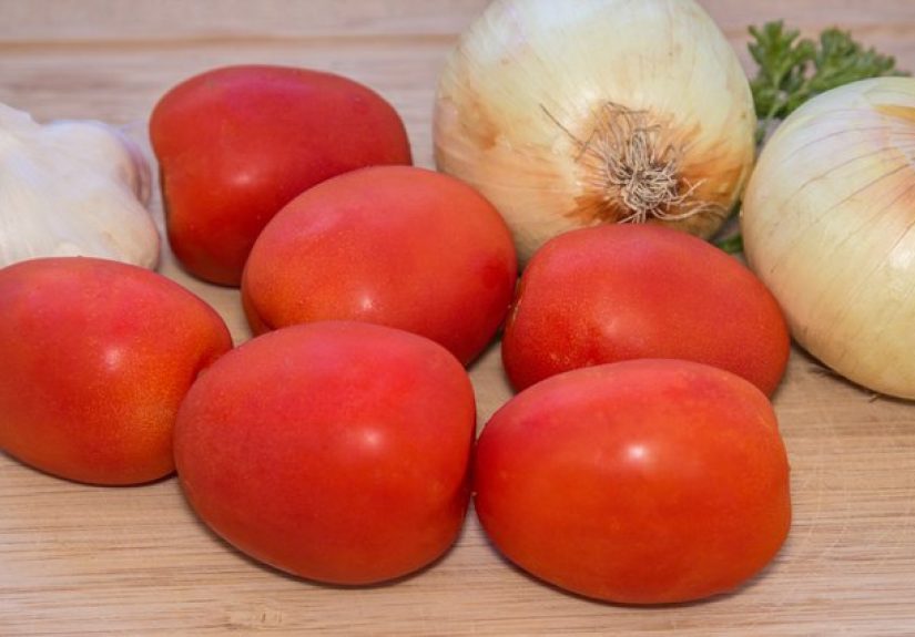 How to Make Marinara Sauce From Fresh Tomatoes