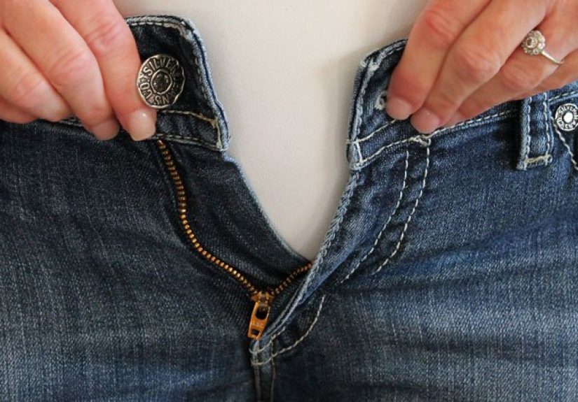 How to Make the Waist Bigger on Jeans (with Video)