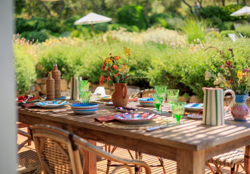 8 Summer Dinner Party Trends Experts Want You to Bring to Your Table