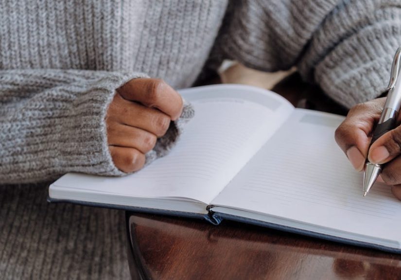 21 Fun Facts About Left-Handed People You Should Know