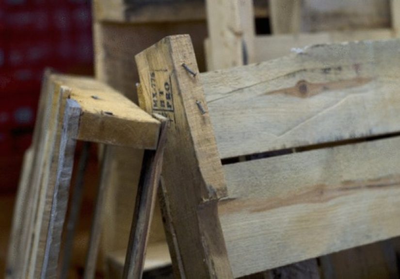 How to Build an Arbor From a Pallet