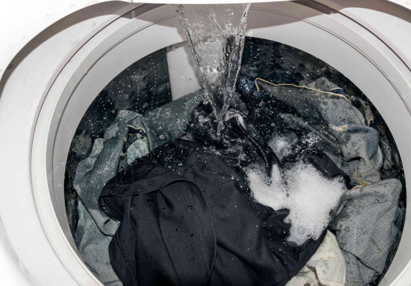 5 Reasons Why Your Clothes Are Still Soaking Wet After Washing Them