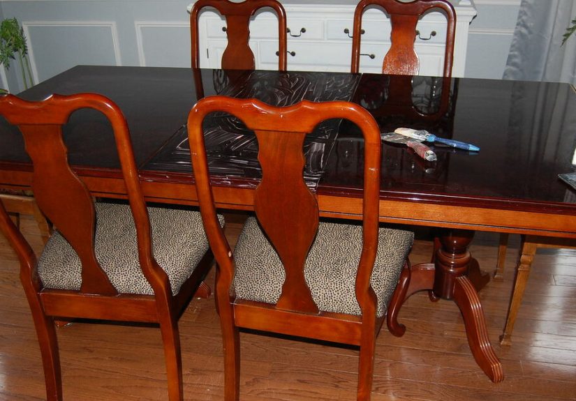 How to Paint a Dining Table Make Over DIY