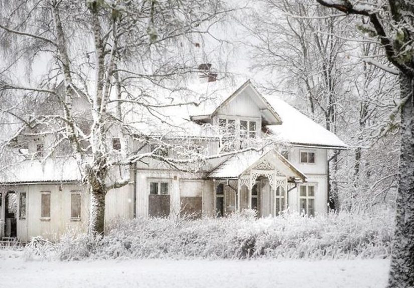 I Photograph Abandoned Houses In Scandinavia (30 Pics)